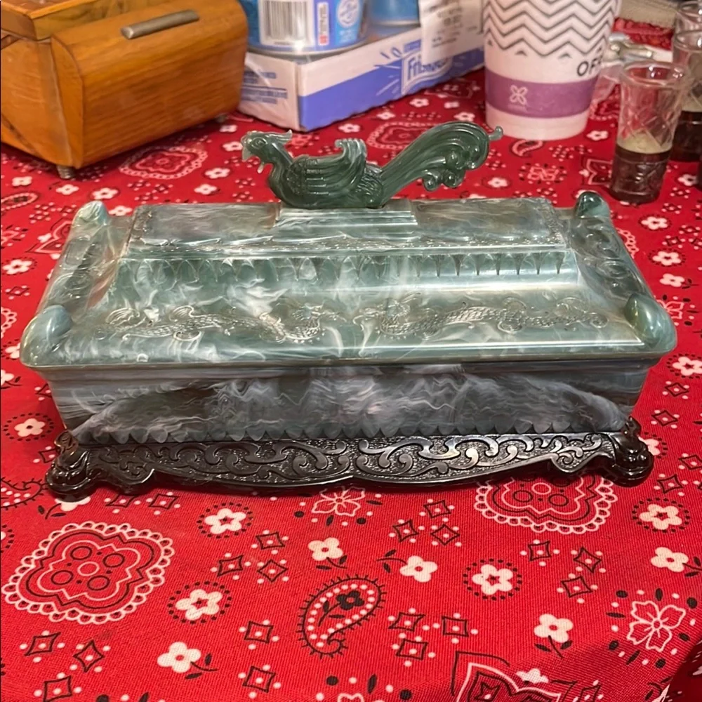 Elegant Green Decorative Bath or jewelry box- vgt plastic 1950's